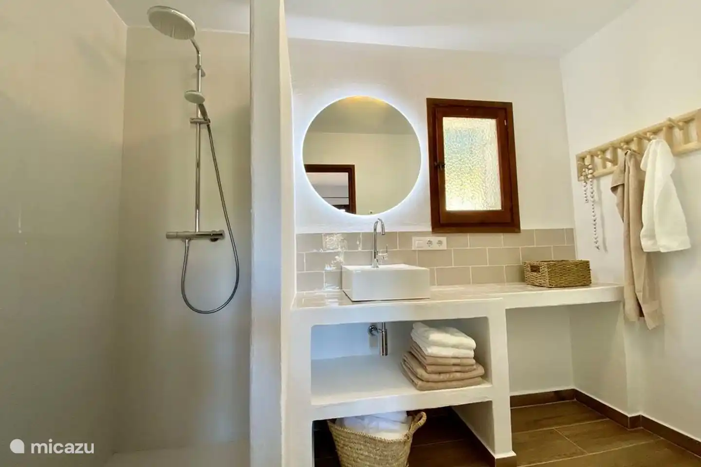 The modern bathrooms of Villa Olivera are luxurious
