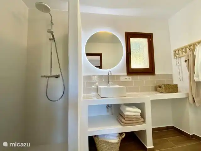 Villa Olivera | Benisa | 6 personas en España, Costa Blanca, Benissa - villa Los modernos baños de Villa Olivera son de lujo