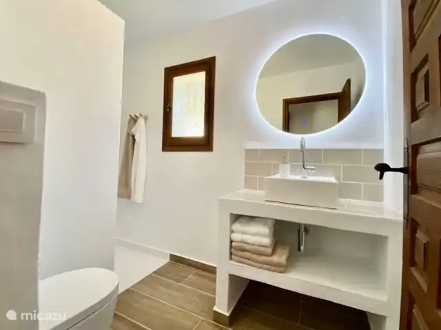 Villa Olivera | Benisa | 6 personas en España, Costa Blanca, Benissa - villa Los modernos baños de Villa Olivera son de lujo
