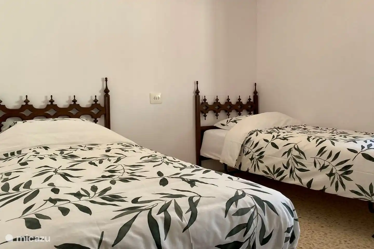 The third bedroom of Villa Olivera has 2 single beds