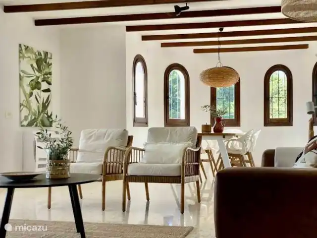 Villa Olivera | Benisa | 6 personas en España, Costa Blanca, Benissa - villa El atractivo salón de Villa Olivera en Benissa