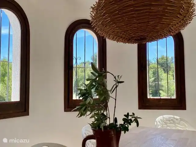 Villa Olivera | Benisa | 6 personas en España, Costa Blanca, Benissa - villa El comedor de Villa Olivera tiene mucha luz