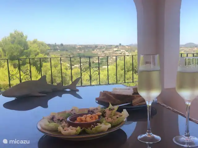 Villa Juntos | Moraira | 8 personen huren in Spanje, Costa Blanca, Moraira - villa Het overdekte terras van Villa Juntos heeft mooi uitzicht