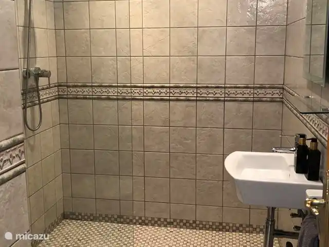 Villa Juntos | Moraira | 8 personen huren in Spanje, Costa Blanca, Moraira - villa Villa Juntos in Moraira heeft 3 badkamers met douche, wastafel en toilet