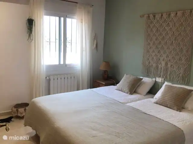 Villa Juntos | Moraira | 8 personen huren in Spanje, Costa Blanca, Moraira - villa Villa Juntos heeft 4 ruime slaapkamer met goede bedden en individuele airconditioning