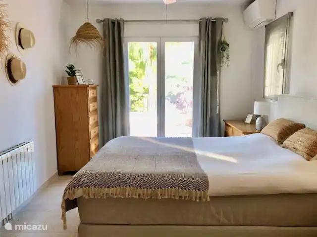 Villa Juntos | Moraira | 8 personen huren in Spanje, Costa Blanca, Moraira - villa Villa Juntos heeft 4 ruime slaapkamer met goede bedden en individuele airconditioning