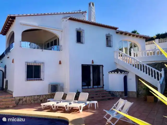 Villa Juntos | Moraira | 8 personen huren in Spanje, Costa Blanca, Moraira - villa Villa Juntos heeft een groot privé zwembad met ruim terras rondom