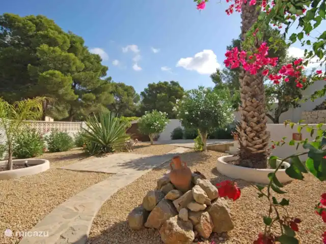 Villa Juntos | Moraira | 8 personen huren in Spanje, Costa Blanca, Moraira - villa De mediterrane tuin van Villa Juntos in Moraira