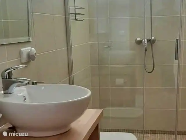 Villa Terramar | Benissa | 6 personnes | Espagne, Costa Blanca, Benissa - villa Les salles de bains de la Villa Terramar sont équipées d'une douche à l'italienne, d'un lavabo et de toilettes