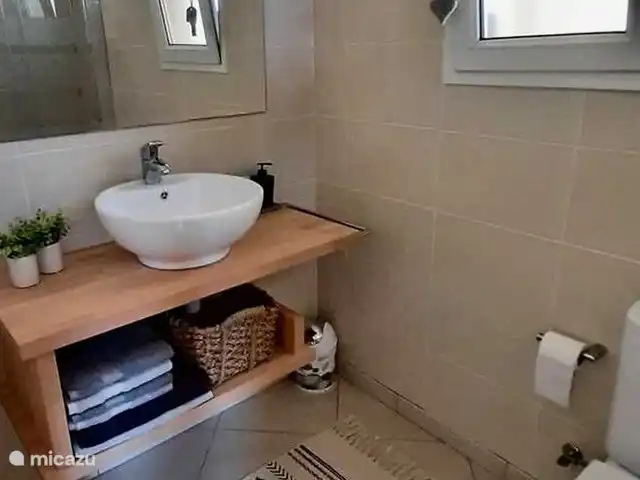 Villa Terramar | Benissa | 6 personnes | Espagne, Costa Blanca, Benissa - villa Les salles de bains de la Villa Terramar sont équipées d'une douche à l'italienne, d'un lavabo et de toilettes