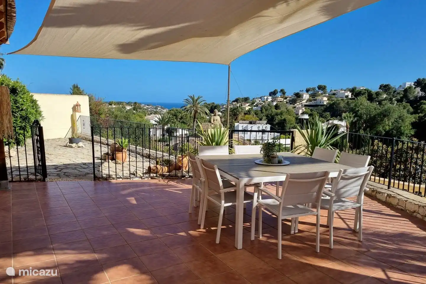 Villa Terramar dispose de plusieurs terrasses avec de belles vues sur la mer