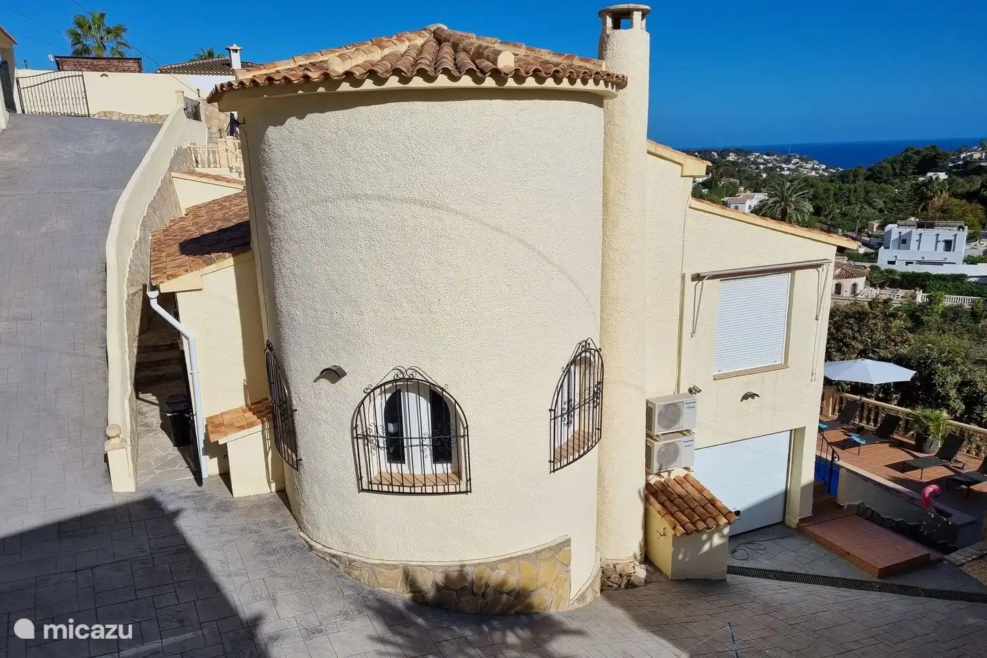 Villa Terramar a une belle vue sur la mer et convient pour 6 personnes