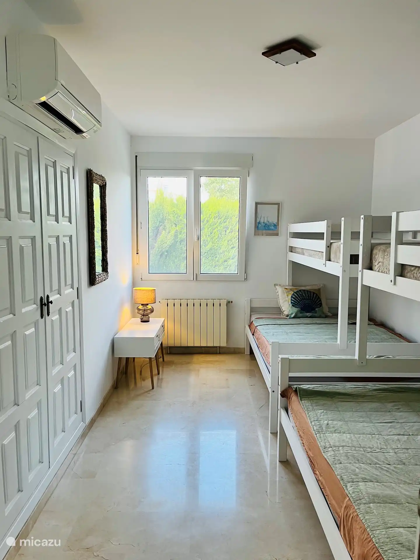 Schlafzimmer 3 Erdgeschoss mit Klimaanlage und Moskitonetzen