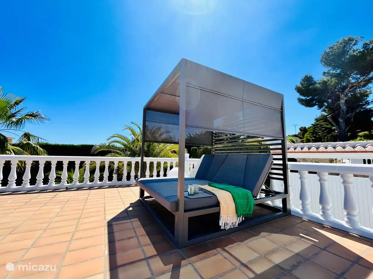 Viele Entspannungsbereiche im Schatten