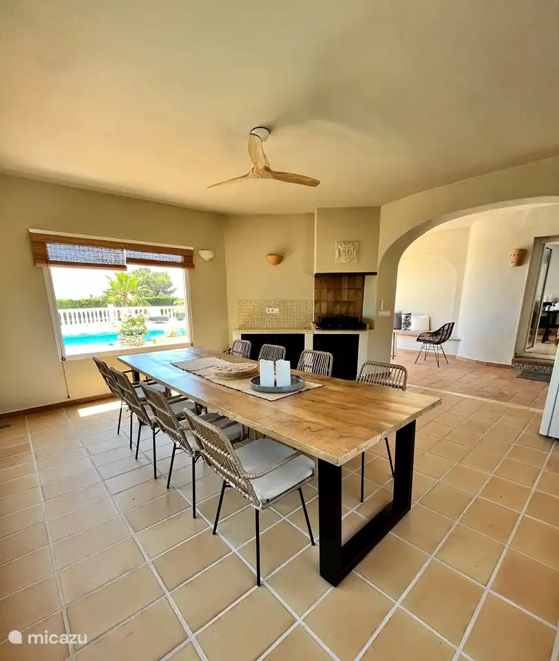 Halboffene Naya mit Plancha, Deckenventilator und extra Kühlschrank