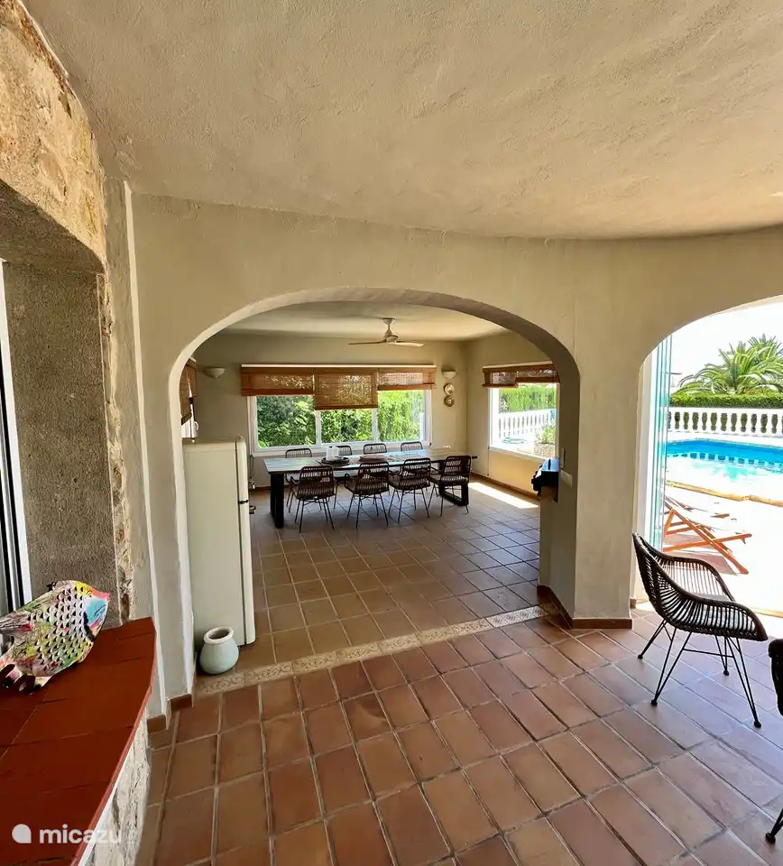 Halboffene Naya mit Plancha, Deckenventilator und extra Kühlschrank