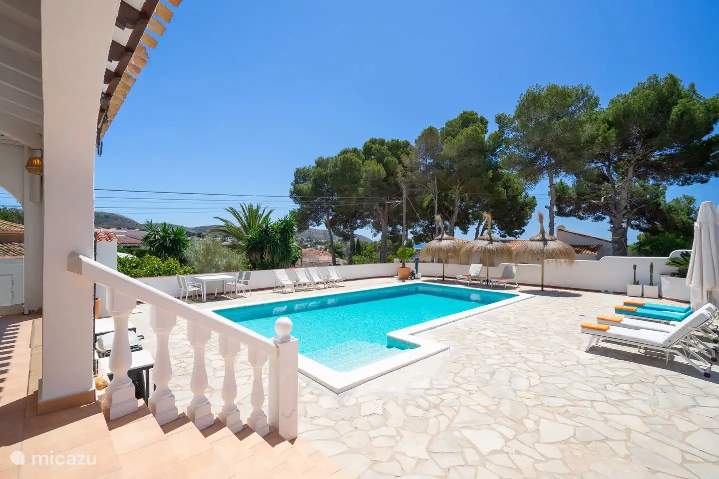Villa La Serena in Moraira has a large garden with private pool