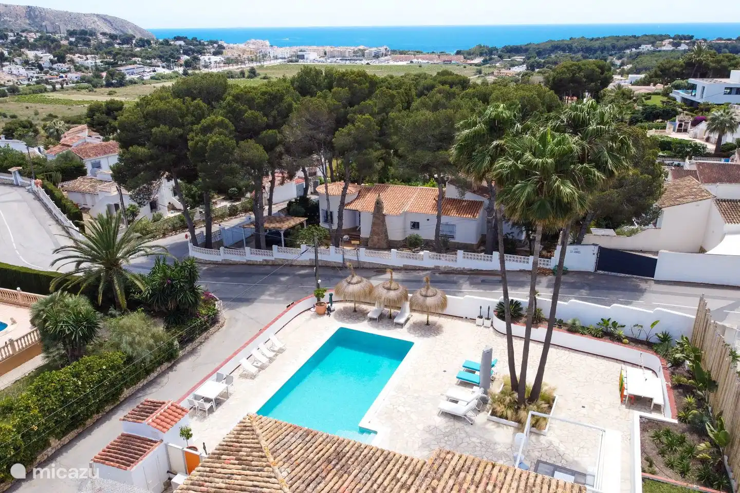 Villa La Serena in Moraira is a 8-person holiday home near the beach and center of Moraira