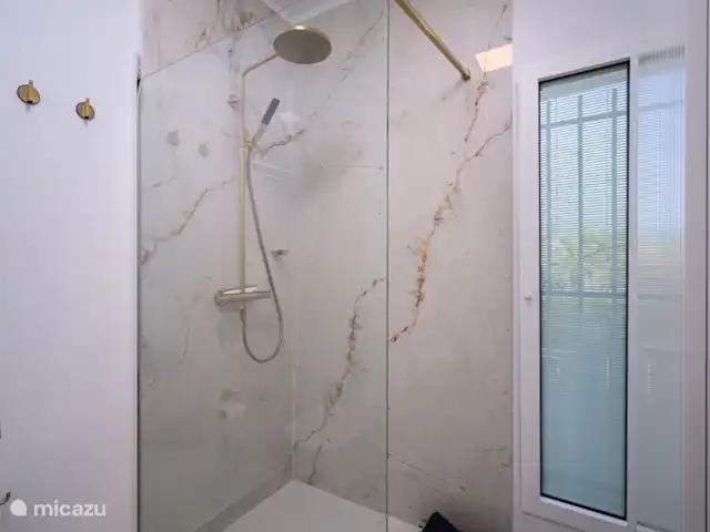 Villa La Serena | Moraire | 8 personnes | Espagne, Costa Blanca, Moraira - villa La Villa La Serena à Moraira dispose de trois salles de bains modernes avec douche à l’italienne, lavabo et toilettes