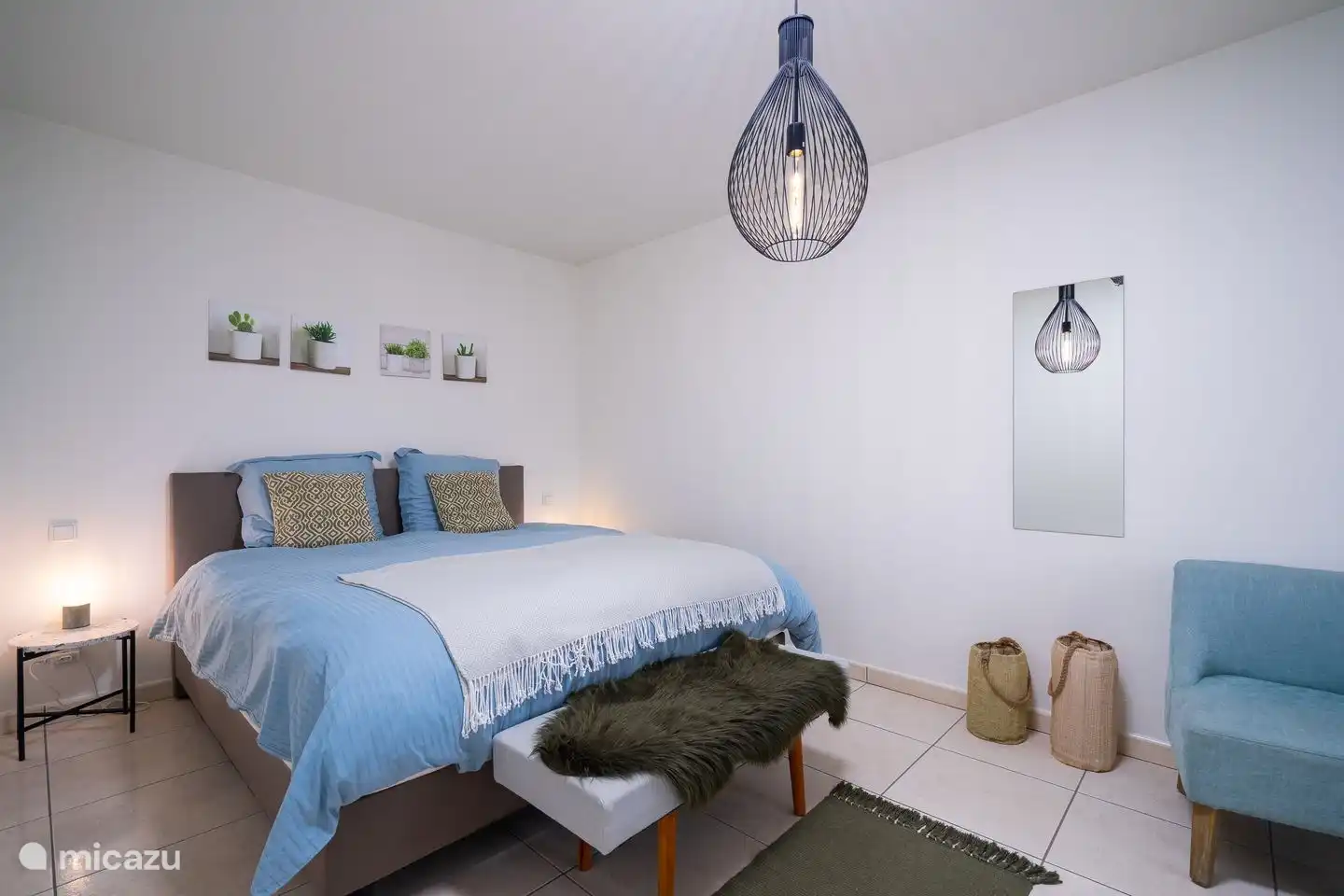 illa La Serena has 4 bedrooms with box-spring beds of 180 x 200 centimeters