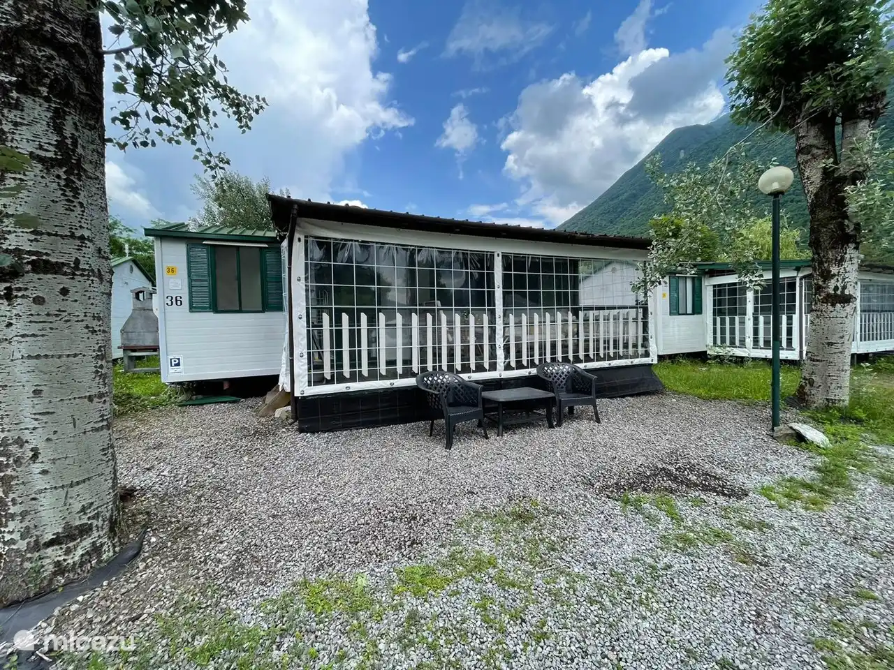 Geräumiger Ort in einer ruhigen Straße.