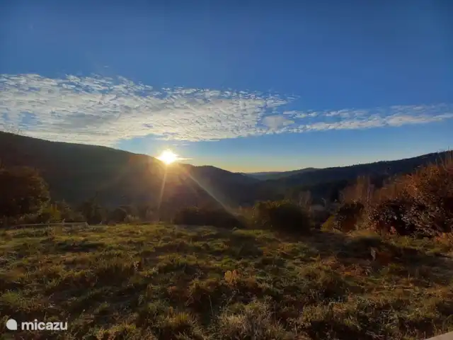 Location de Vacances France, Gard, Ponteils-et-Brésis, maison de vacances - Vacances Cévennes Lever du soleil depuis la terrasse - Janvier 2025