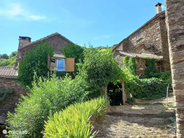 Location de Vacances France, Gard, Ponteils-et-Brésis, maison de vacances - Vacances Cévennes Le beau village de Bonnevaux (à 16 km de la maison)