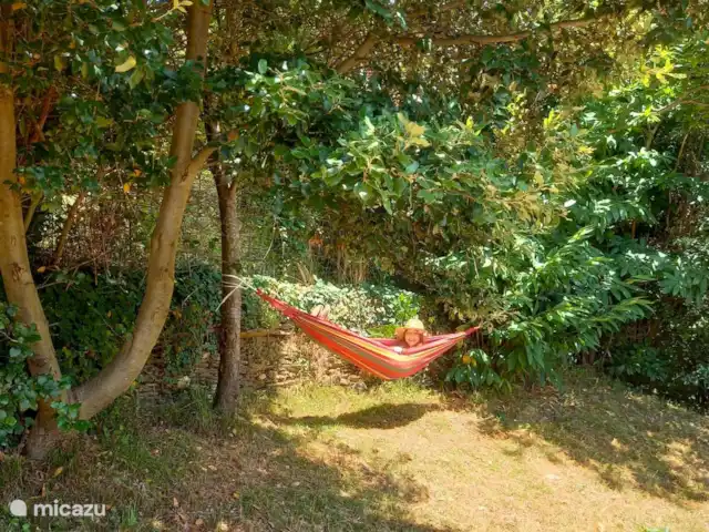 Location de Vacances France, Gard, Ponteils-et-Brésis, maison de vacances - Vacances Cévennes Se détendre dans le jardin de la maison