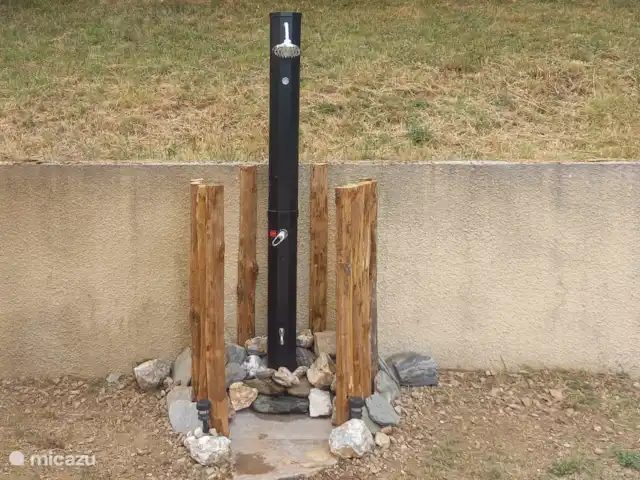 Location de Vacances France, Gard, Ponteils-et-Brésis, maison de vacances - Vacances Cévennes Douche extérieure solaire (avec option chaude et froide)