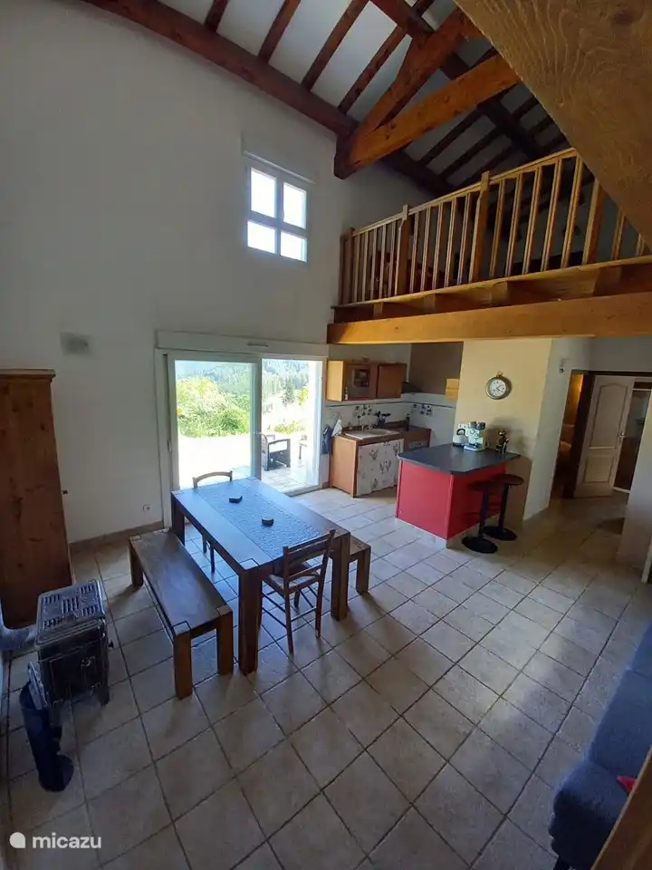 planta baja- sala de estar y cocina abierta