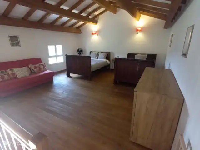 Location de Vacances France, Gard, Ponteils-et-Brésis, maison de vacances - Vacances Cévennes La mezzanine a une porte d'escalier pour la sécurité