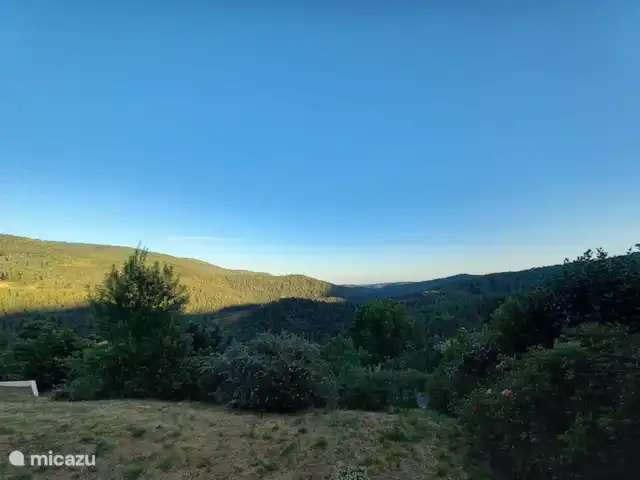 Location de Vacances France, Gard, Ponteils-et-Brésis, maison de vacances - Vacances Cévennes Vue depuis la terrasse le soir (d'été).
