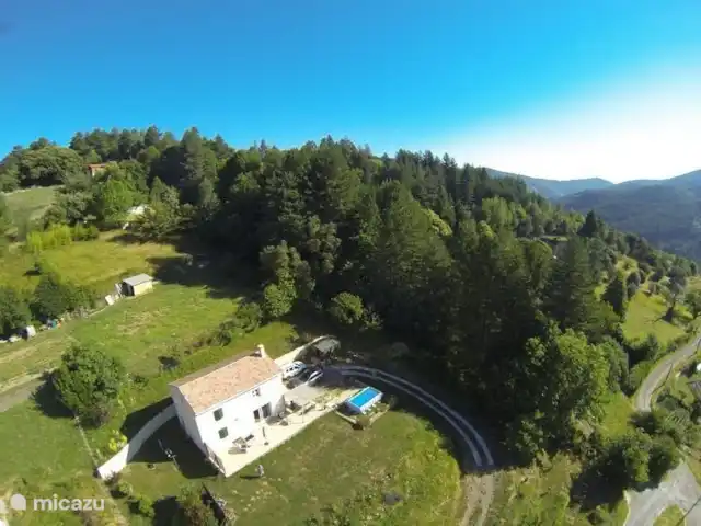 Location de Vacances France, Gard, Ponteils-et-Brésis, maison de vacances - Vacances Cévennes Vue de dessus maison et terrain.