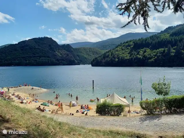 Location de Vacances France, Gard, Ponteils-et-Brésis, maison de vacances - Vacances Cévennes Le lac de Villefort est à 10 km de la maison. Le lac offre toutes sortes d'activités récréatives et de sports nautiques.