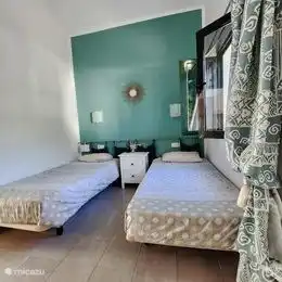 spacious bedroom, also equipped with air conditioning, which can be operated separately from the living room