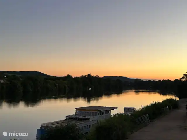 alojamiento y desayuno en Francia, Lot y Garona, Penne d'Agenais – Bed and breakfast studio 'Pruneaux' Alquile un barco y navegue en el Lot...