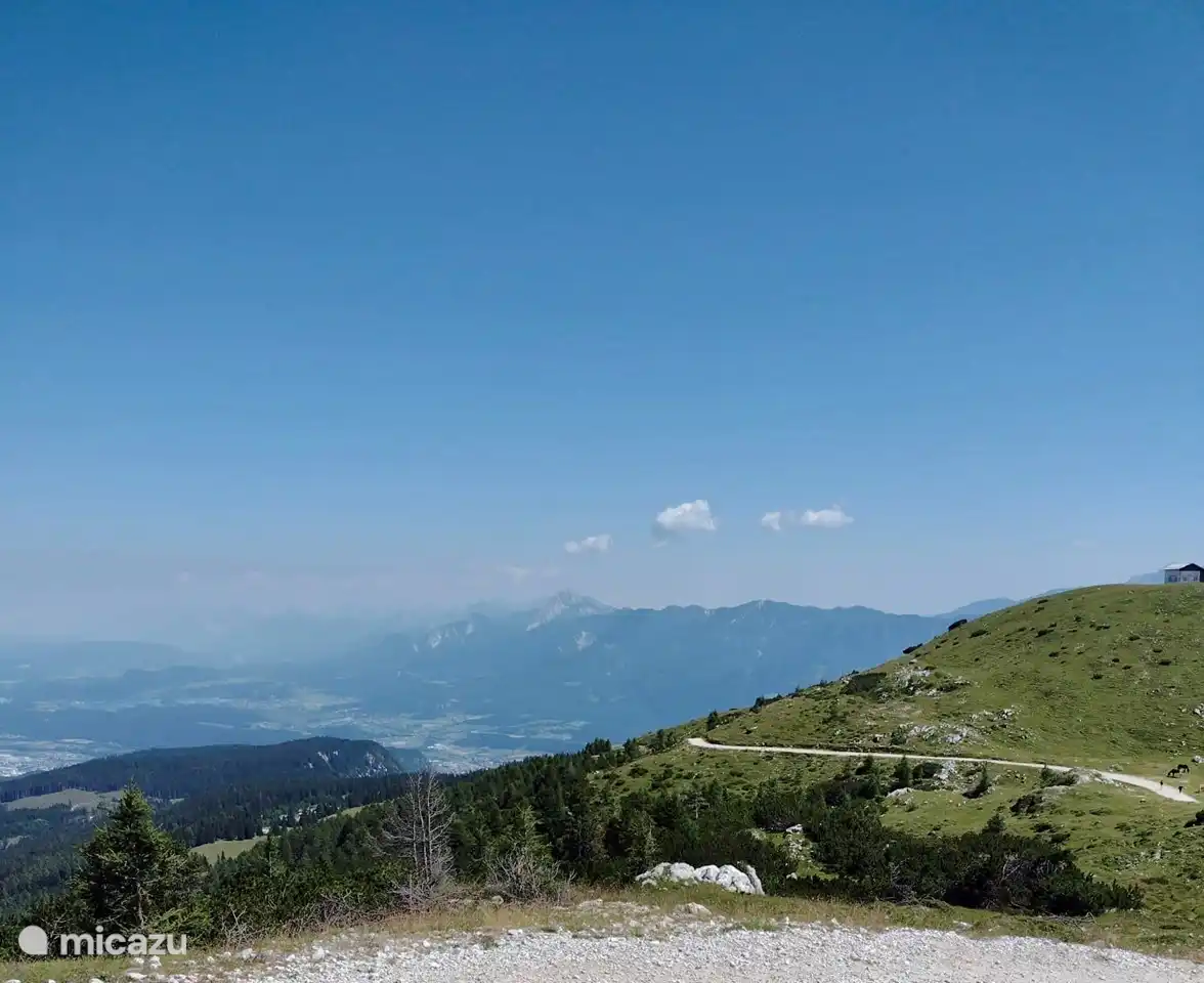 C’est la belle vue sur la vallée à côté de la maison Seltschach 193. 