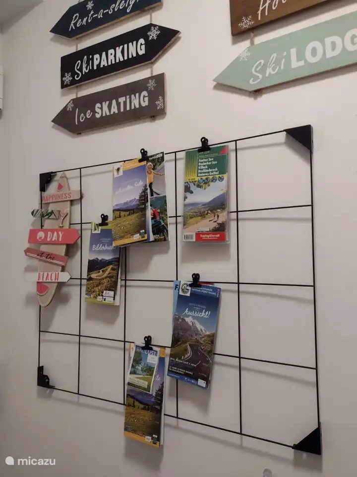 Dans le hall se trouve le support d'information avec toutes sortes de brochures sur la région.