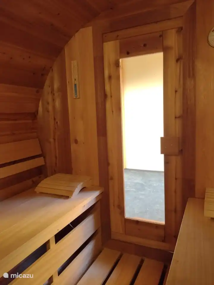 Vous pouvez vous étirer en couple ou vous asseoir avec quatre personnes.