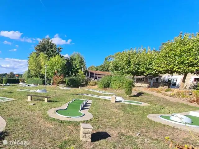 Village Le Chat 210 | France, Charente, Écuras - bungalow Parcours de minigolf