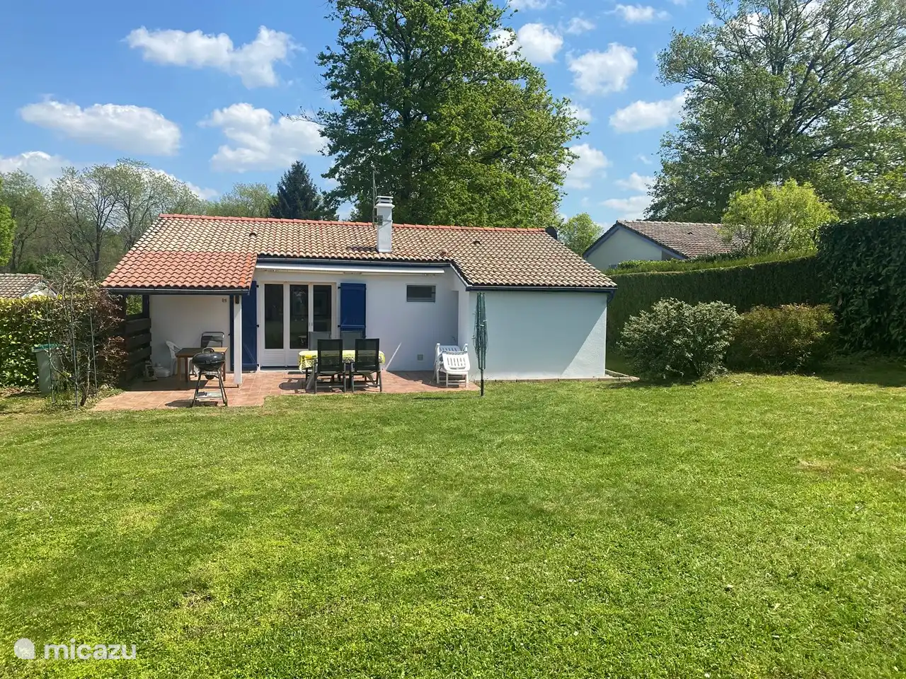 Großer Garten auf der Rückseite