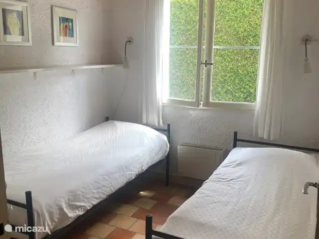 Village Le Chat 210 | France, Charente, Écuras - bungalow Chambre avec 2x lit simple avec placard