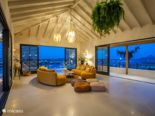 Villa Panorama huren in Curaçao, Banda Ariba (oost), Vista Royal - villa Uitzichten vanaf de woonkamer in de avond.