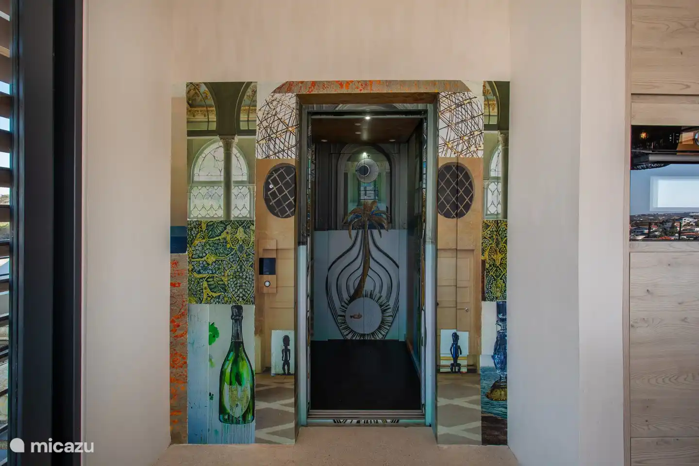 The elevator is completely stickered, a true work of art!