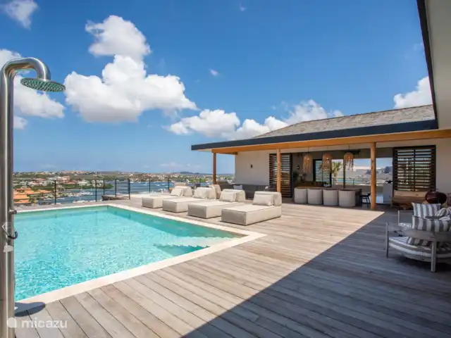 Villa Panorama huren in Curaçao, Banda Ariba (oost), Vista Royal - villa Zeer ruim vlonderdeck met meerdere zwembaden en jacuzzi