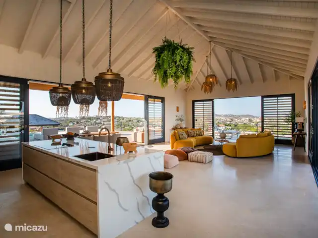 Villa Panorama huren in Curaçao, Banda Ariba (oost), Vista Royal - villa De woonkamer met de open keuken