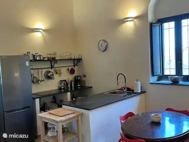 vakantiehuis huren in Italië, Sicilië, Carlentini – Casa Bellini Cirico I Open keuken.