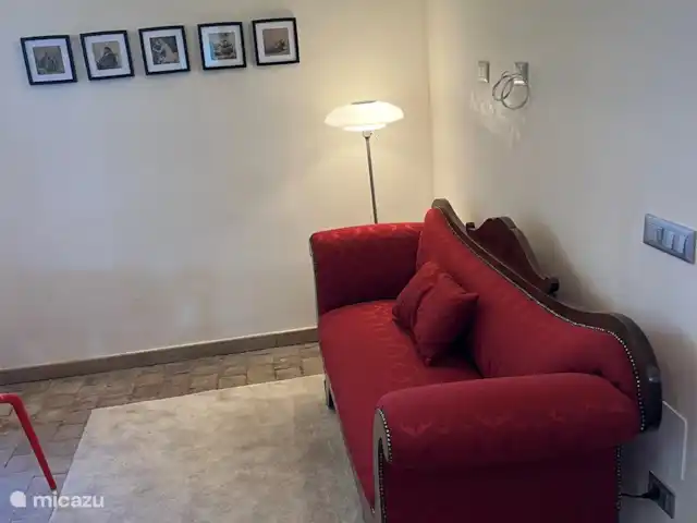 vakantiehuis huren in Italië, Sicilië, Carlentini – Casa Bellini Cirico I Zitbank in woonkamer.