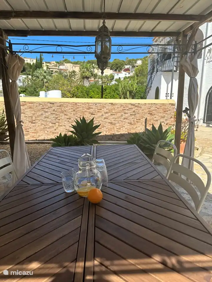 Villa Quiero Verte - table d'extérieur