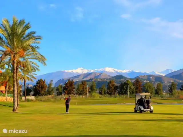 appartement huren in Spanje, Costa del Sol, Motril – Aguacate beach golf apartment Los Moriscos Club de Golf uitzicht op de Sierra Nevada